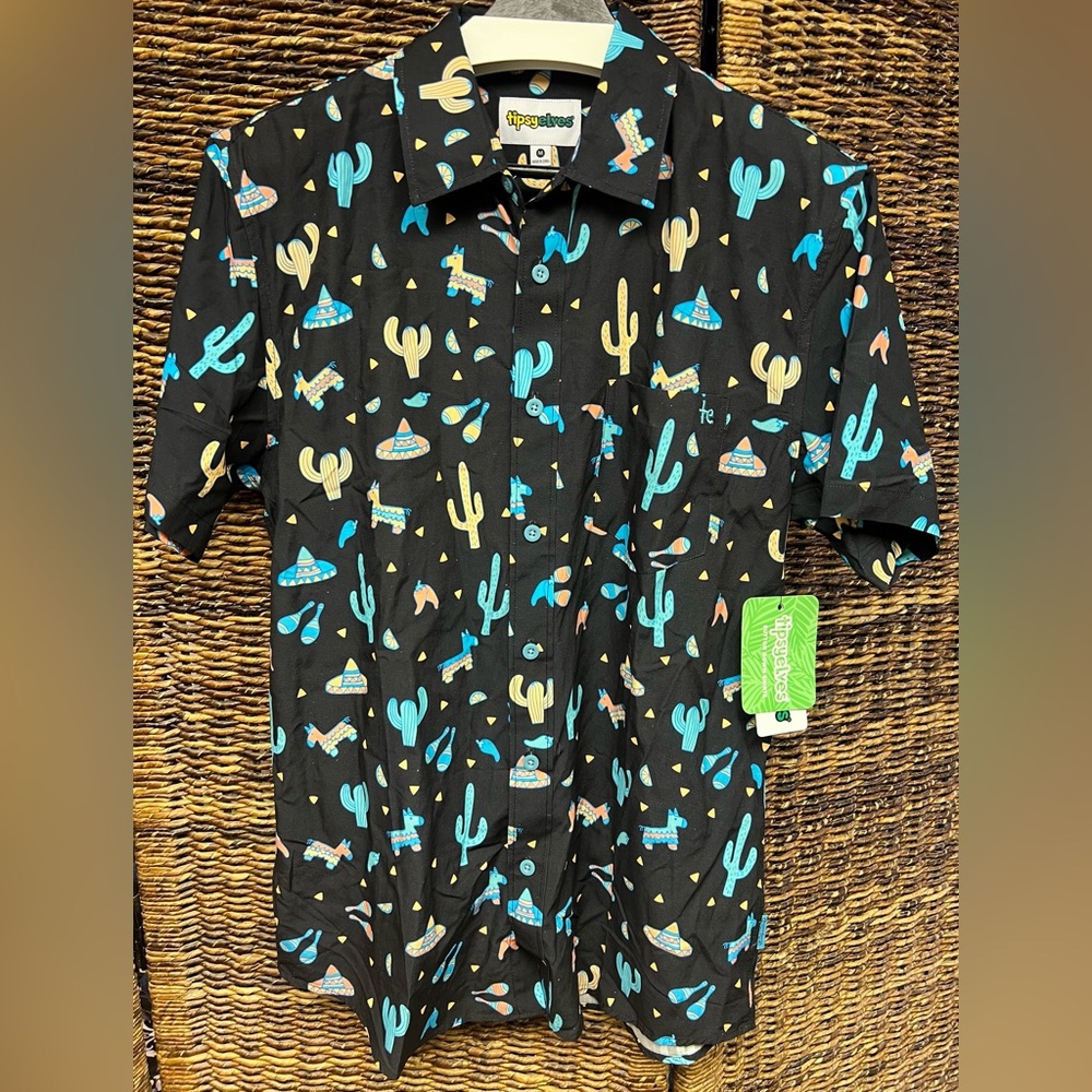 tipsyelves- New with Tags, Size: Medium, Midnight Fiesta Hawaiian Button Up‎